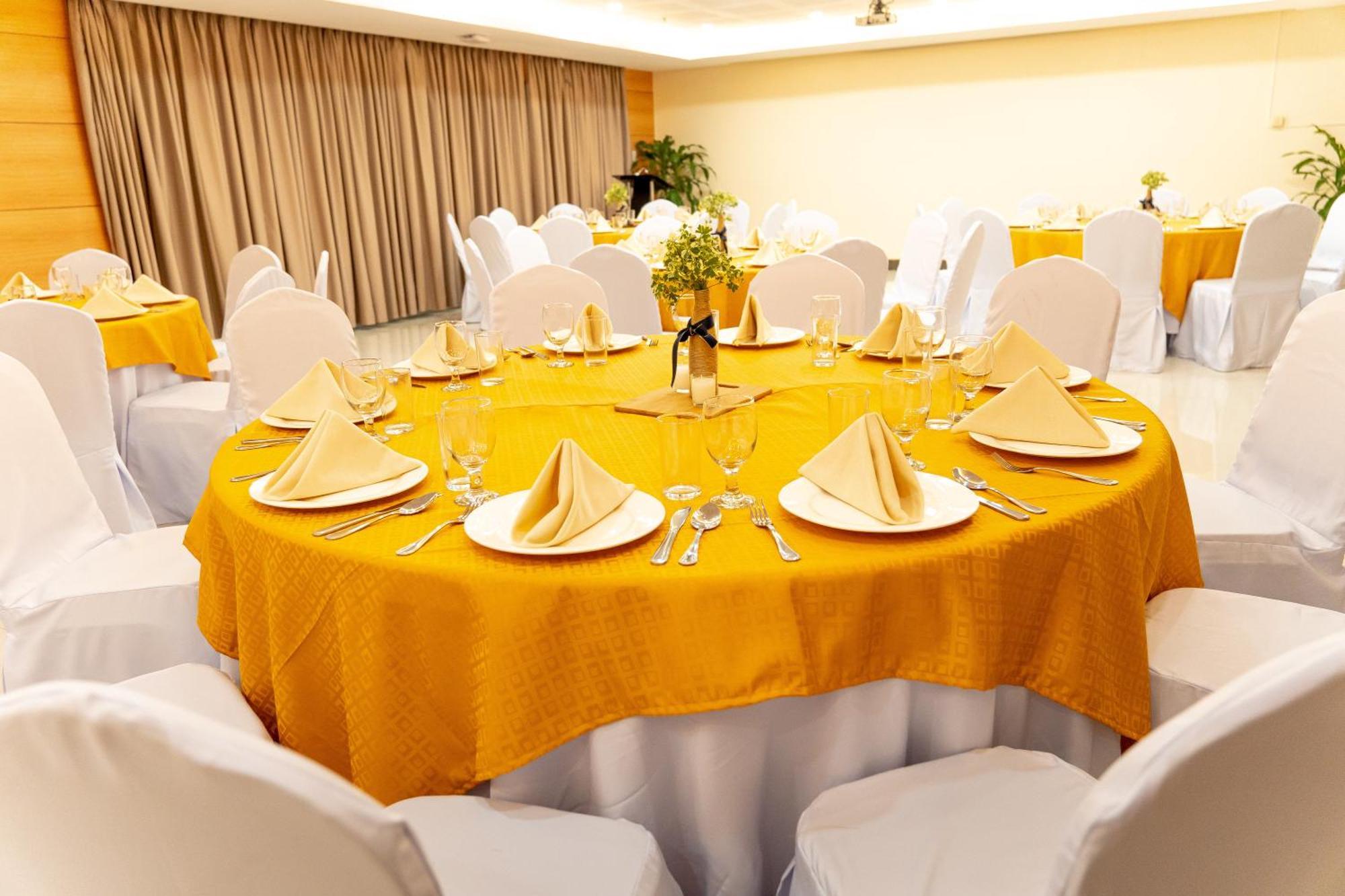 Dccco Hotel Dumaguete City Eksteriør bilde